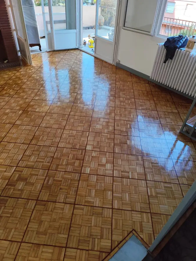 Parquet mosaïque vitrifié après ponçage